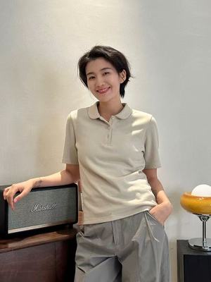 純色スレンダーショルダー開襟ポロシャツ半袖Tシャツ女2025新型春夏アメリカントップスブーム